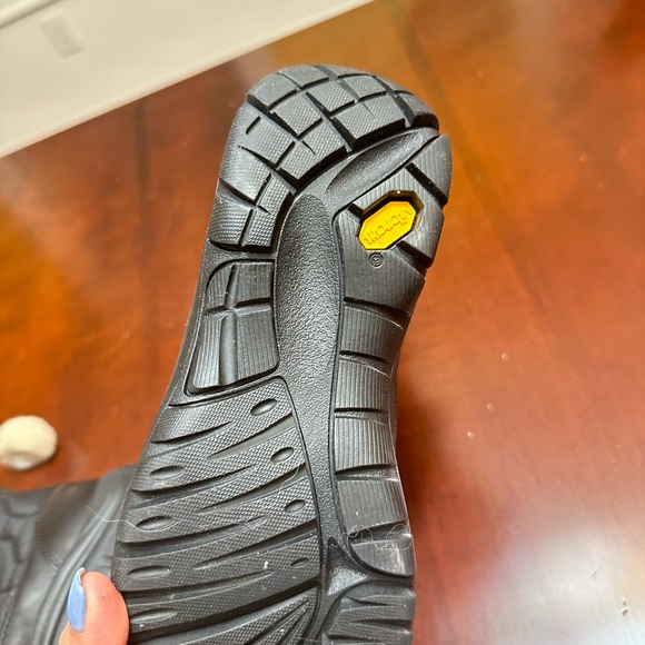 UGG down waterproof snow boots - Picture 9 of 12